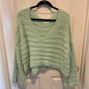 Vestique Mint Green Cozy Cropped V-Neck Sweater Size L